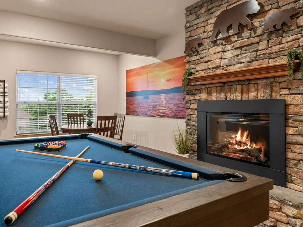 Beautiful remodel, Game Room, Hot Tub, Pools, GOLF