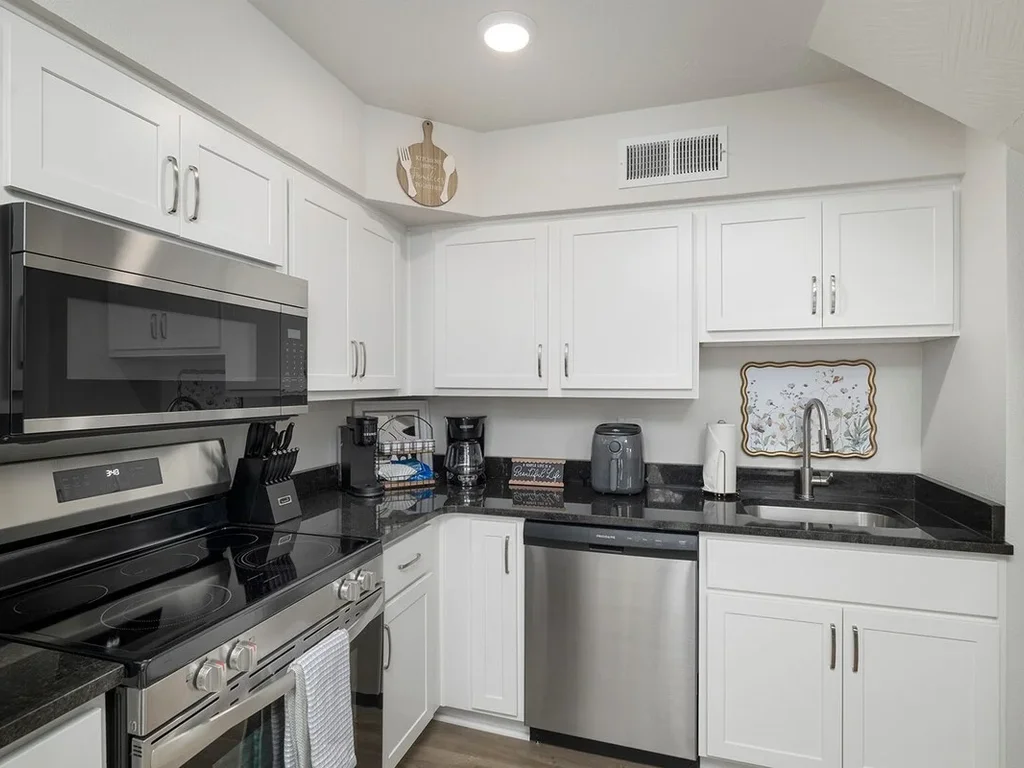 Walk-In Condo – Lake Taneycomo Access