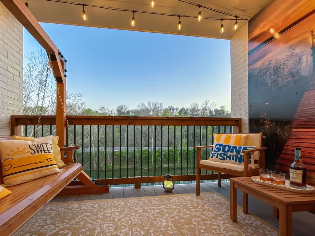 Sunny Balcony Condo with Built-In Game Table – Play & Relax