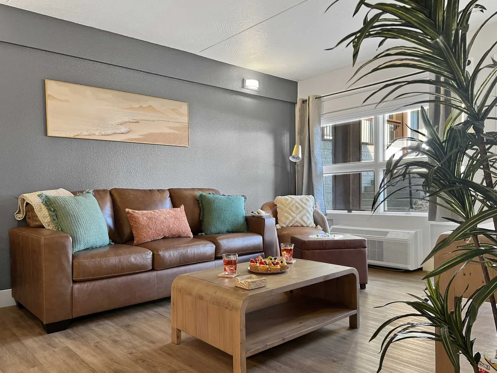 The Vibrant Oasis Condo, Step-Free