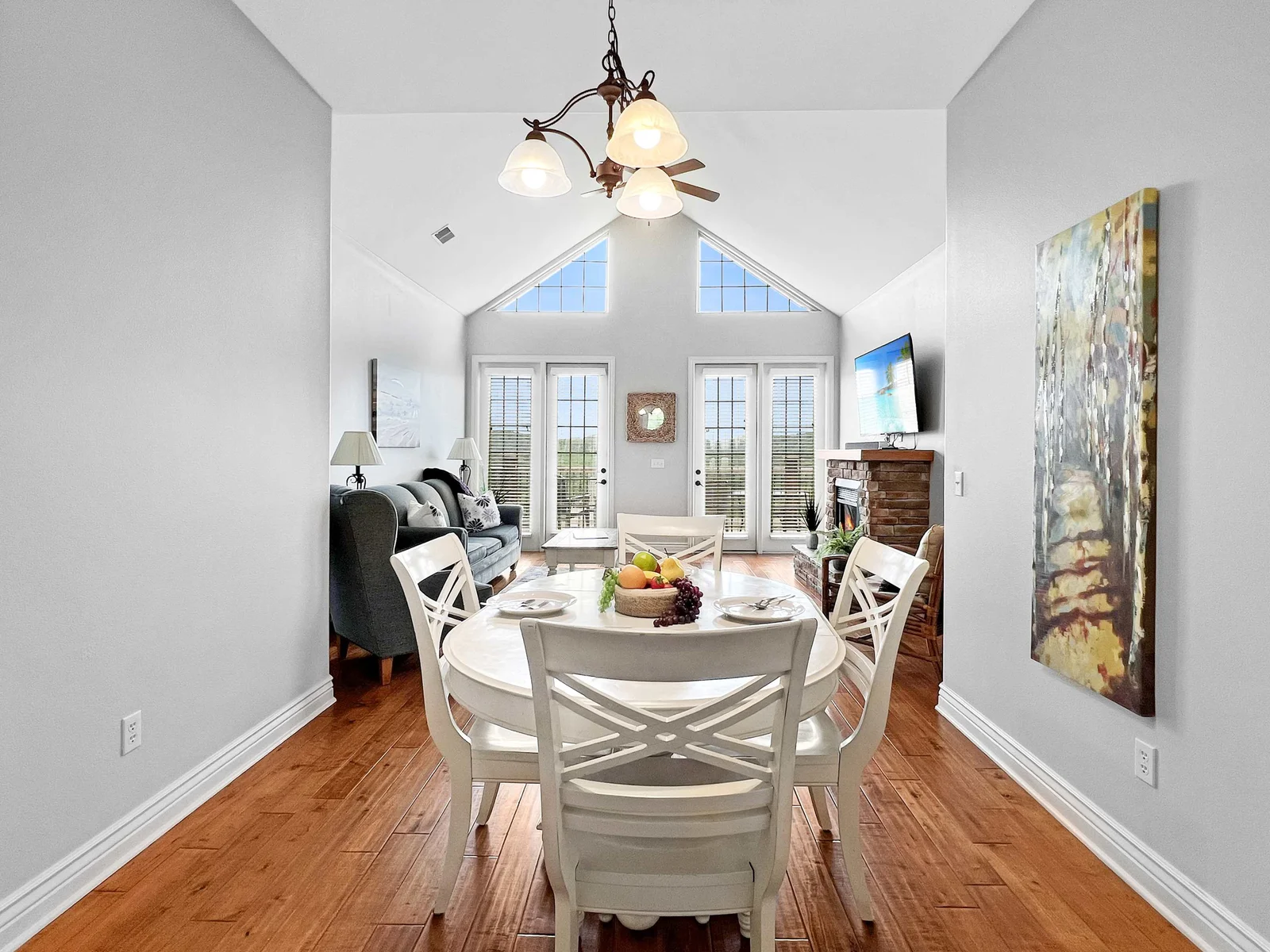Golden Hour Condo- Pool Access