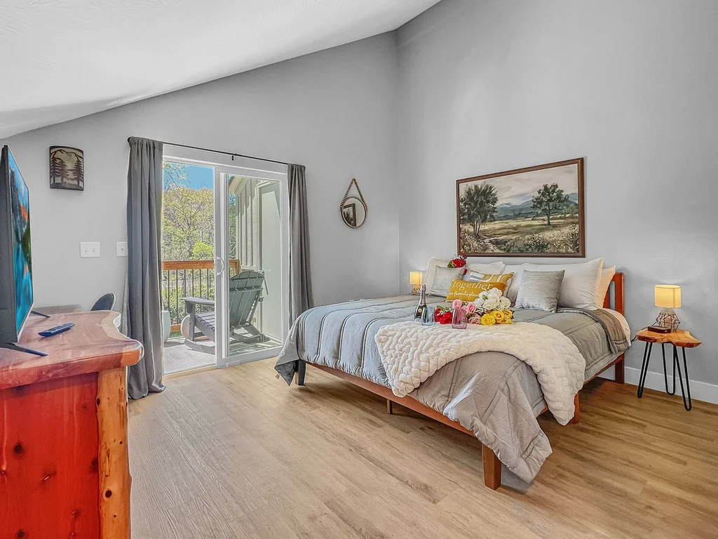 Cozy Condo with Firepit & Pool Access