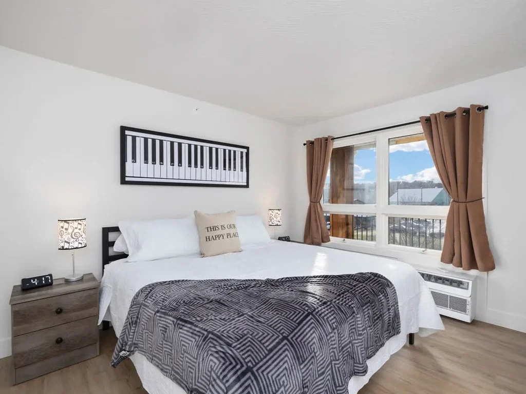 Music-Inspired Condo| Indoor Pool + Gym Access