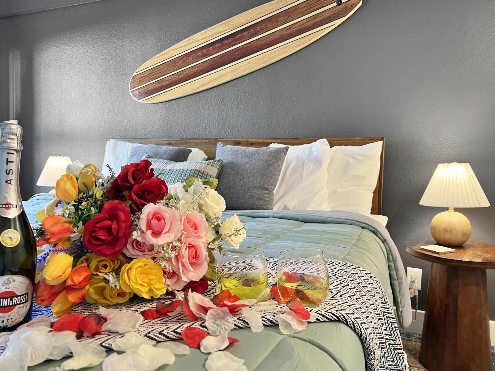 Beautiful King bed and large bedroom. Perfect for snuggling and relaxing.