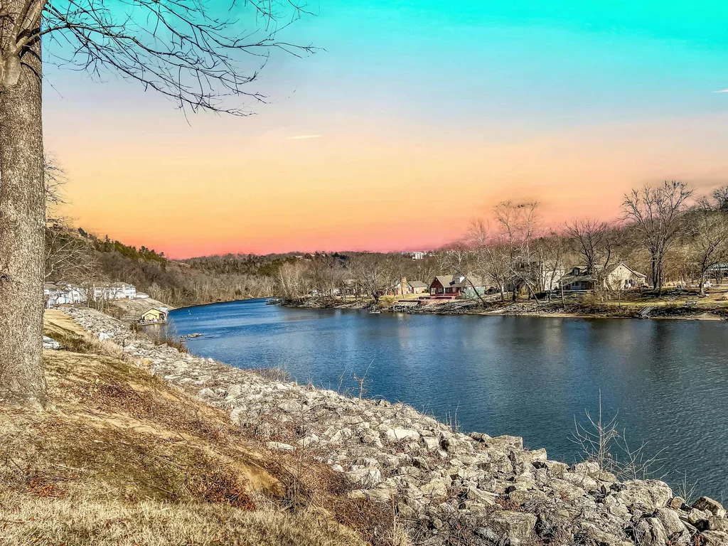 Taneycomo Tranquility – Step‑Free Condo
