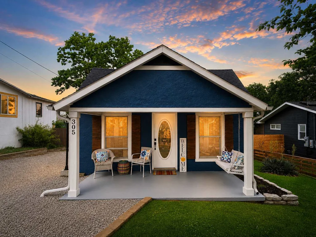 Pet-Friendly Bungalow -Walk to Downtown