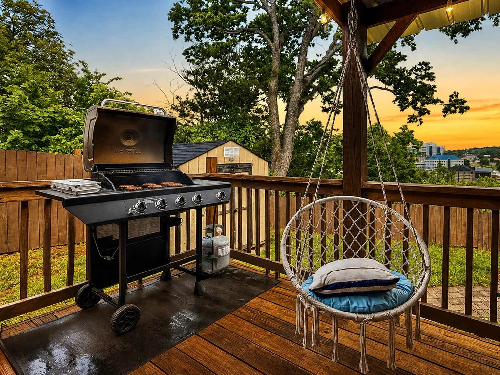 Pet-Friendly Bungalow -Walk to Downtown