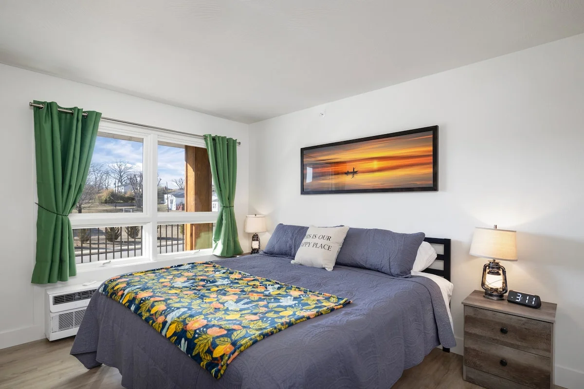Second bedroom with king sized bed