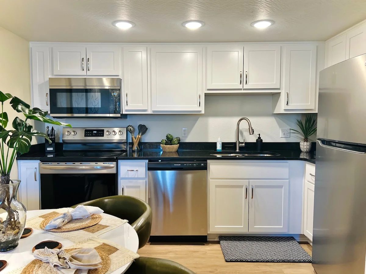 Beautiful complete kitchen with new appliances