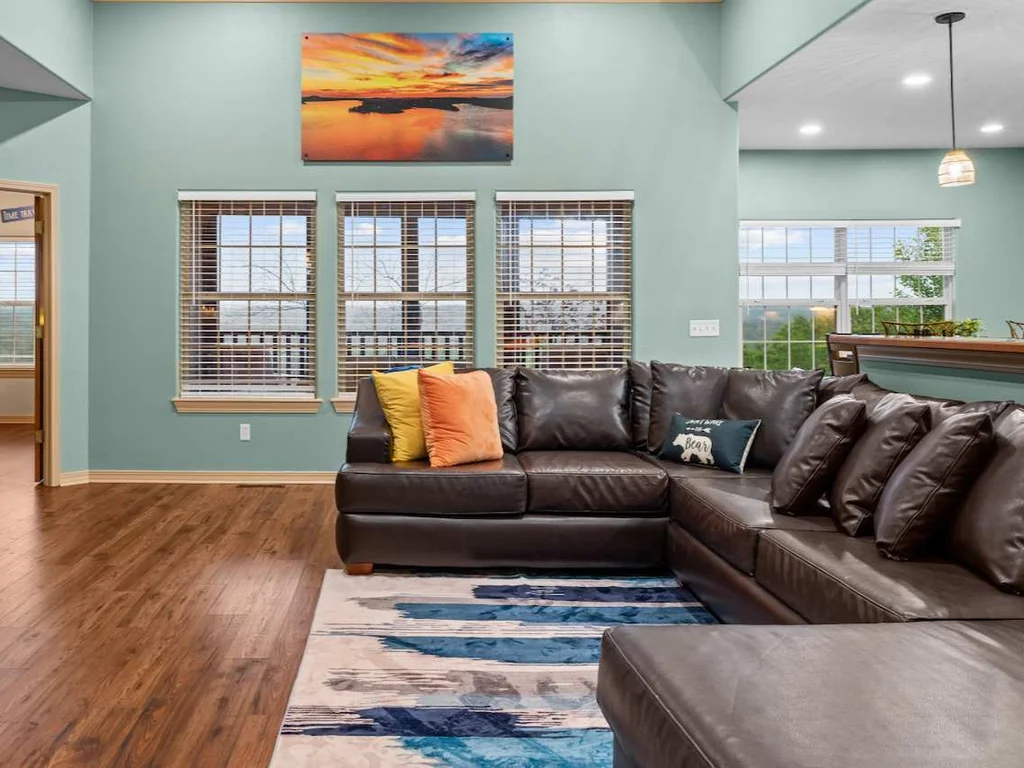 Beautiful remodel, Game Room, Hot Tub, Pools, GOLF