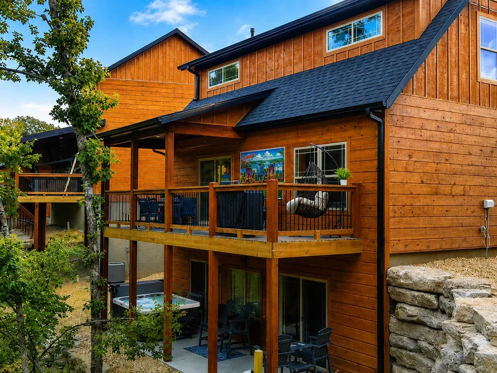 213 Stunning, Gameroom, creek, walk to lazy river