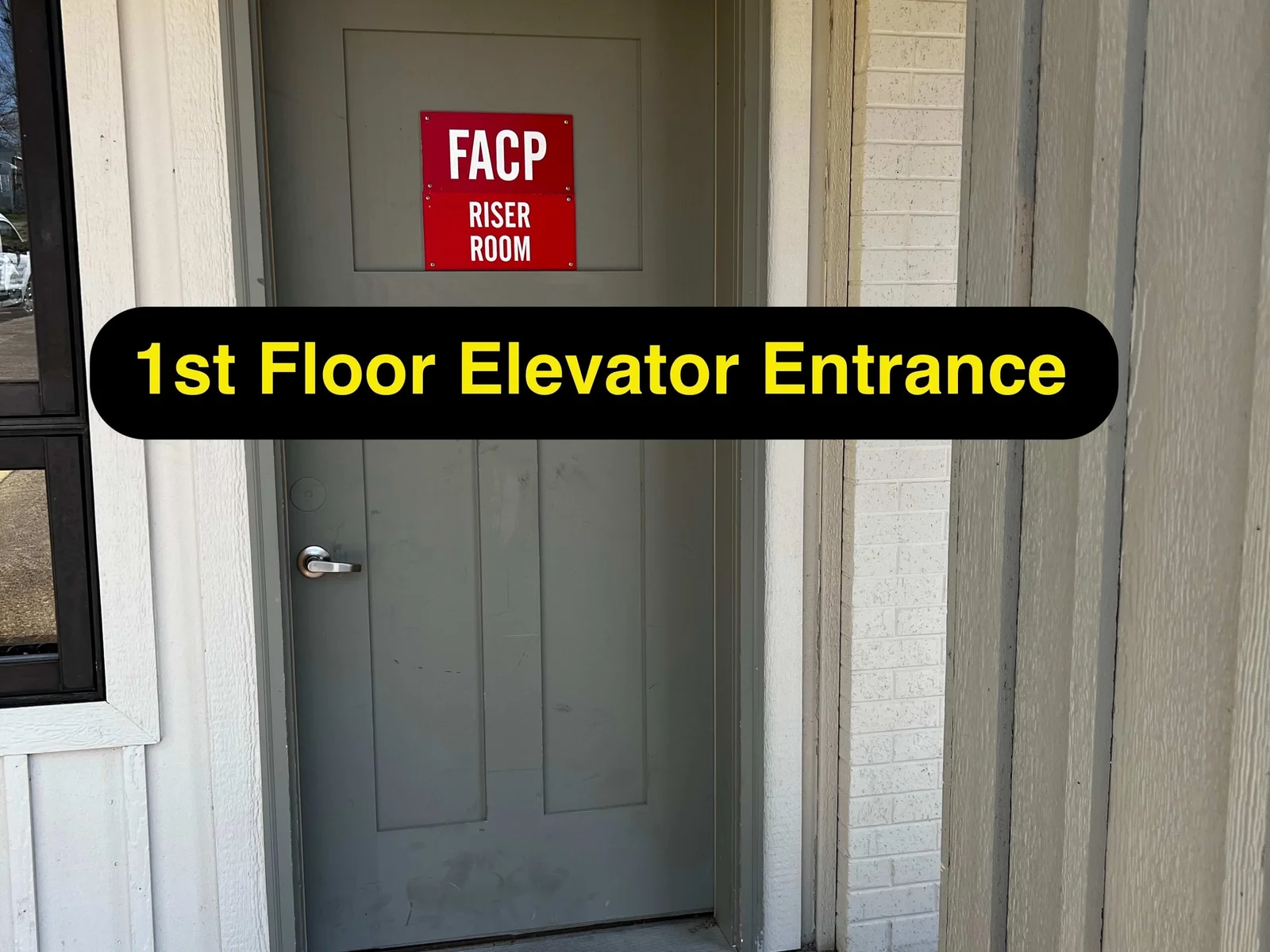 Elevator entrance is marked "Riser"