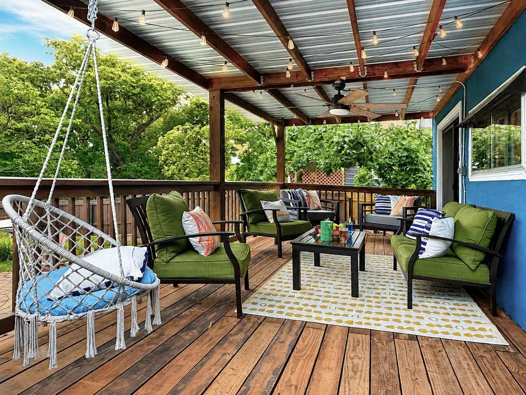 Pet-Friendly Bungalow -Walk to Downtown