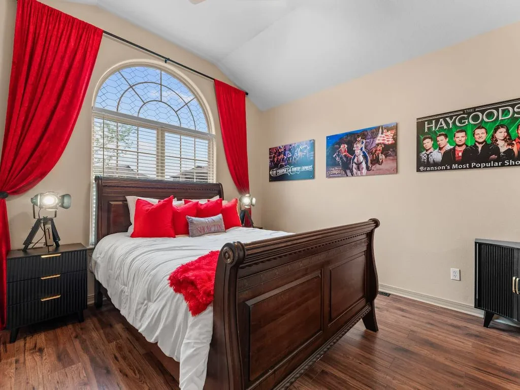 Scenic Home with Hottub & Gameroom