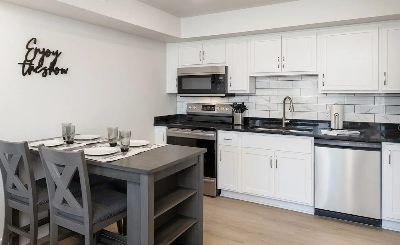 Full kitchen and nice dining area