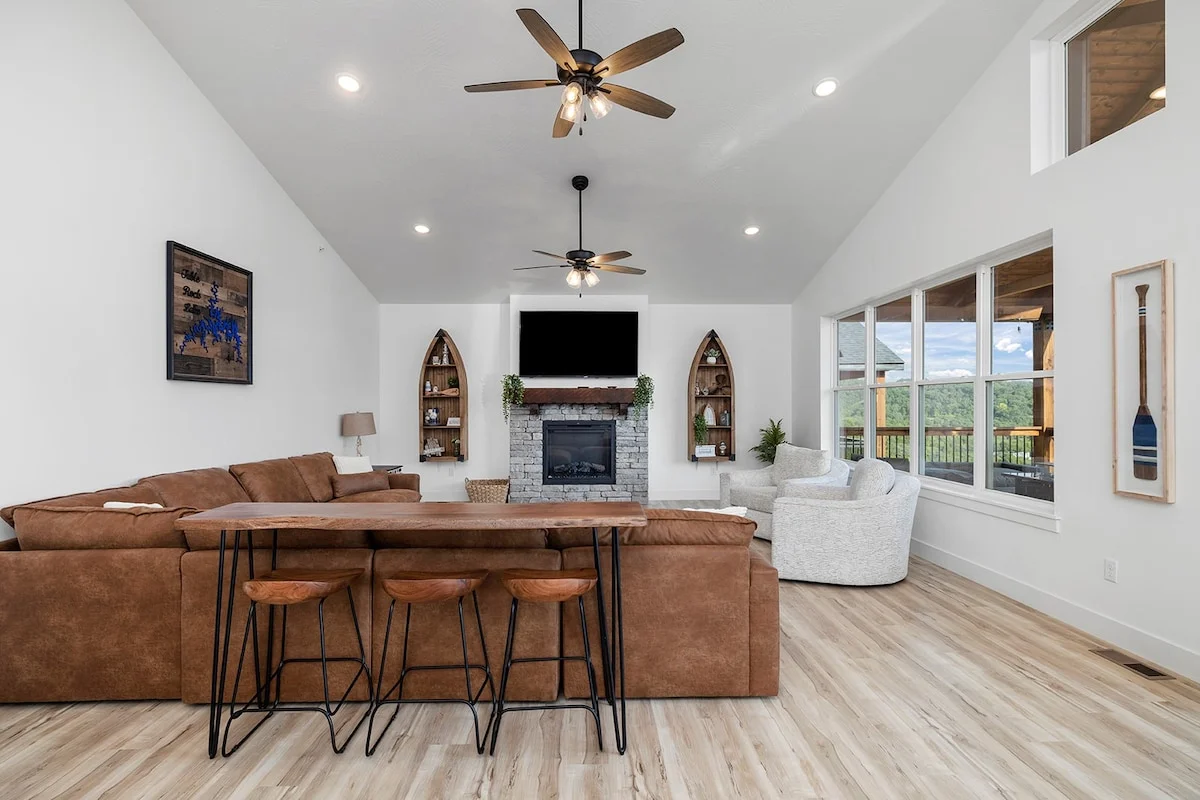 Large living area with big windows to accentuate the amazing vieews.
