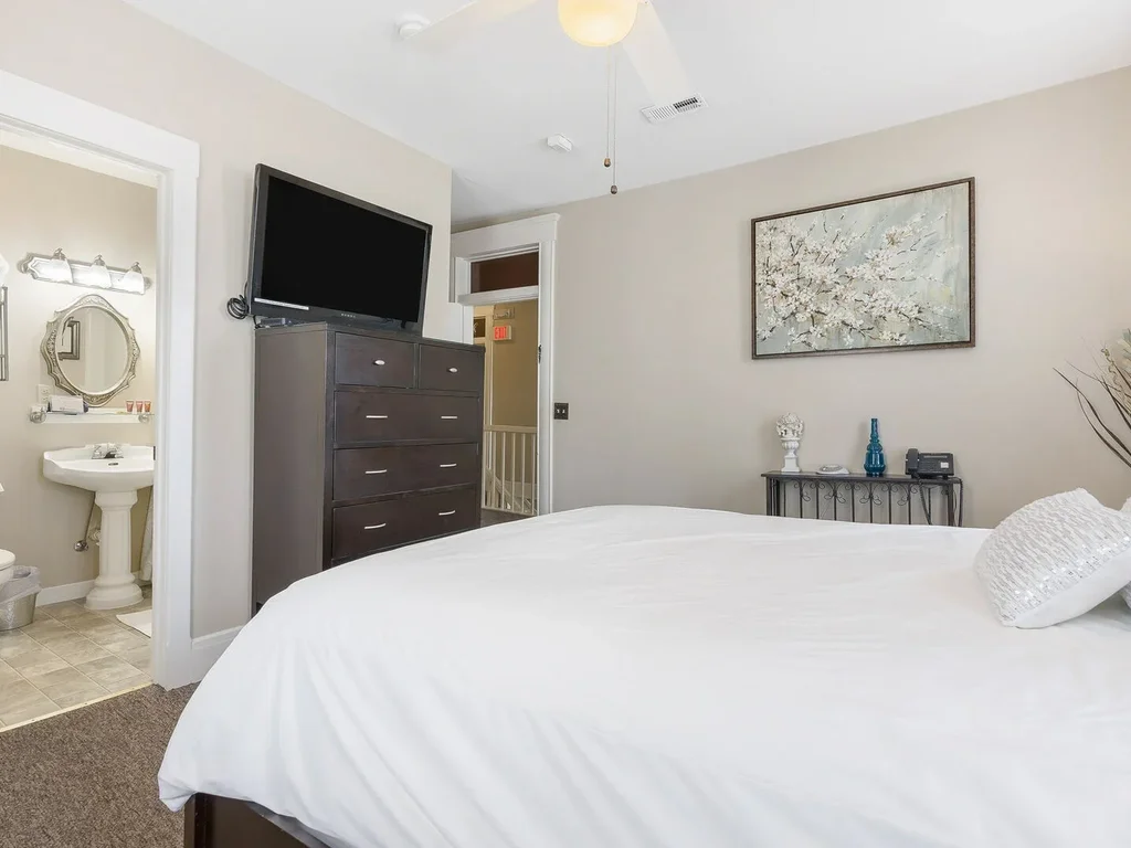 Serendipity Room (BHQ-5)