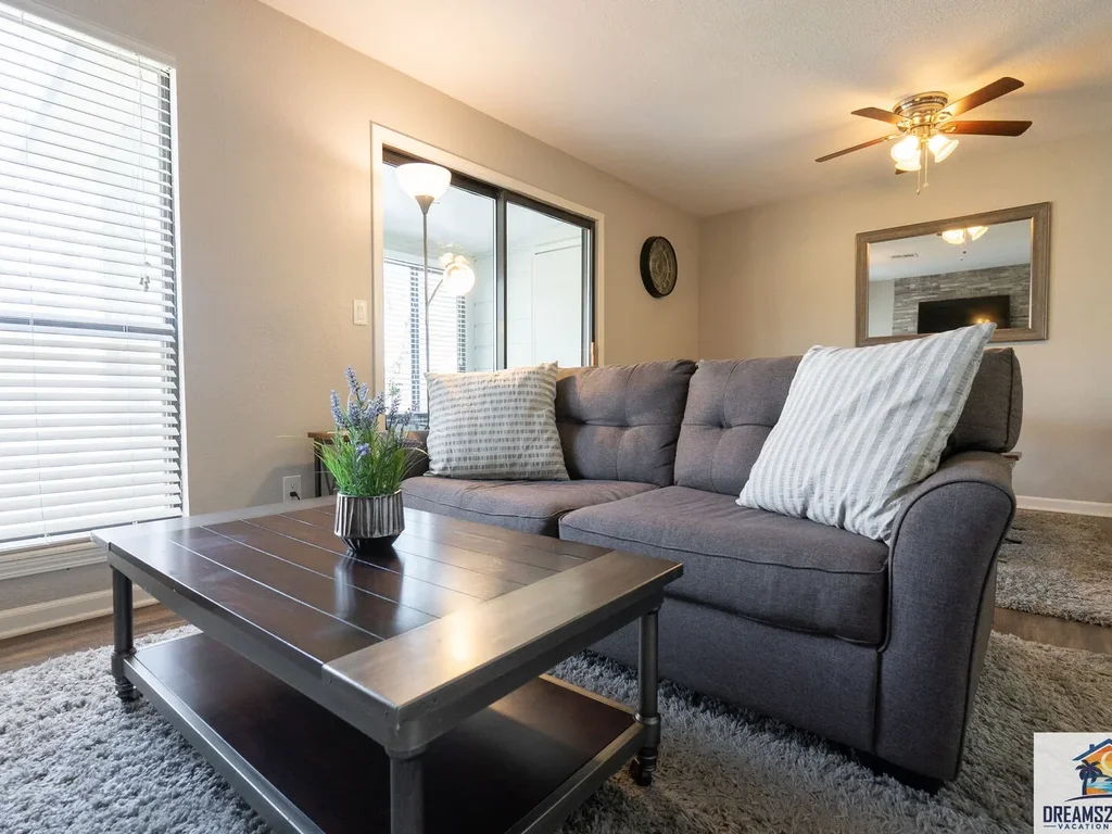 Paws & Poolside – Fun and Stylish Condo
