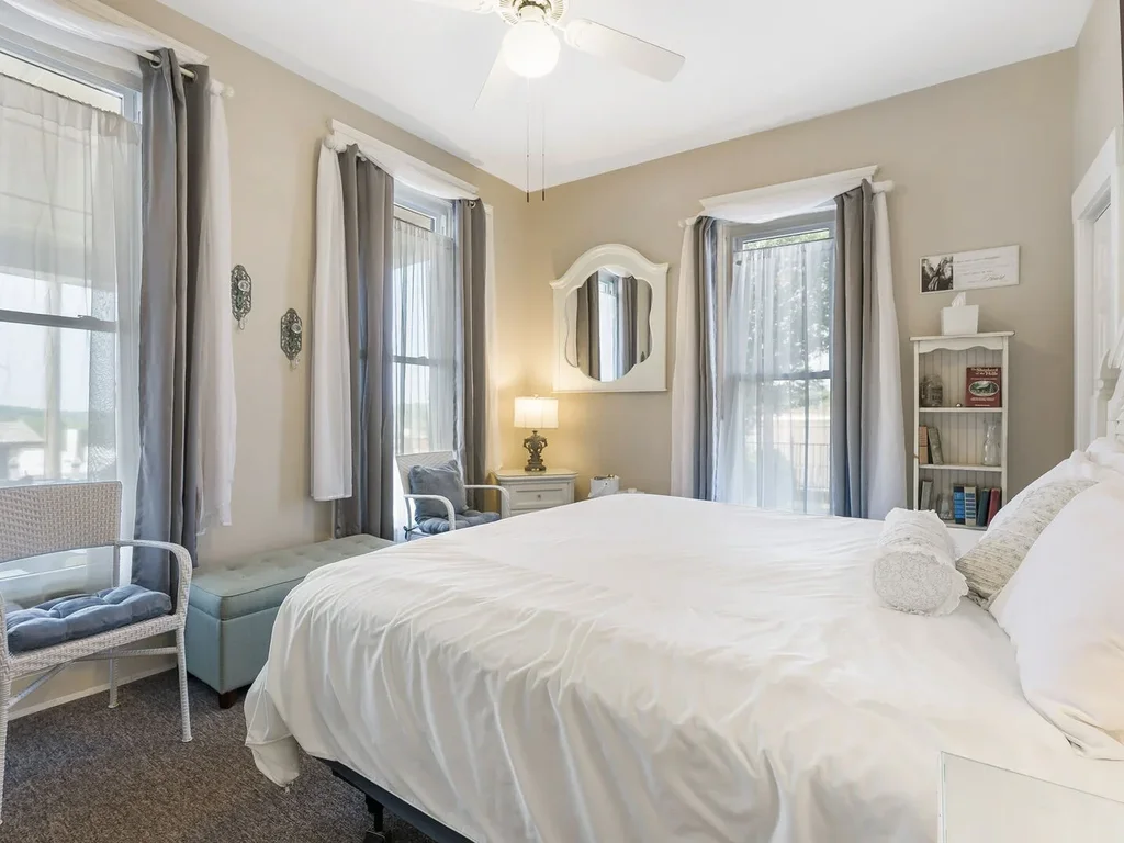 Quiet Quilt Room (BHK-1)