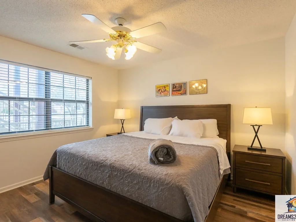 Step-Free Condo, Ozark Charm