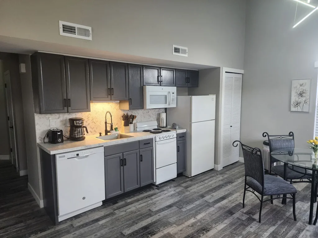 Snug Condo w/ Private Balcony