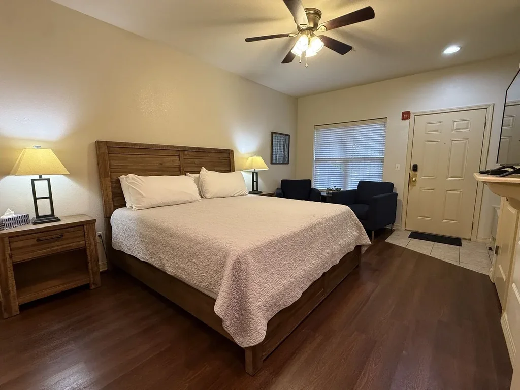 Lively Escape -Walk-In Condo