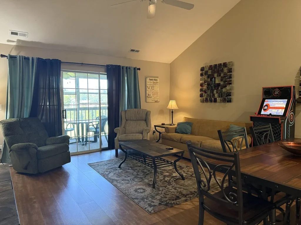 Peaceful Condo, Near It All