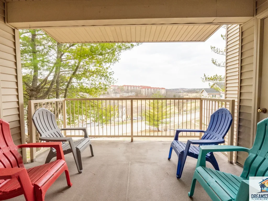 Step-Free Condo, Ozark Charm