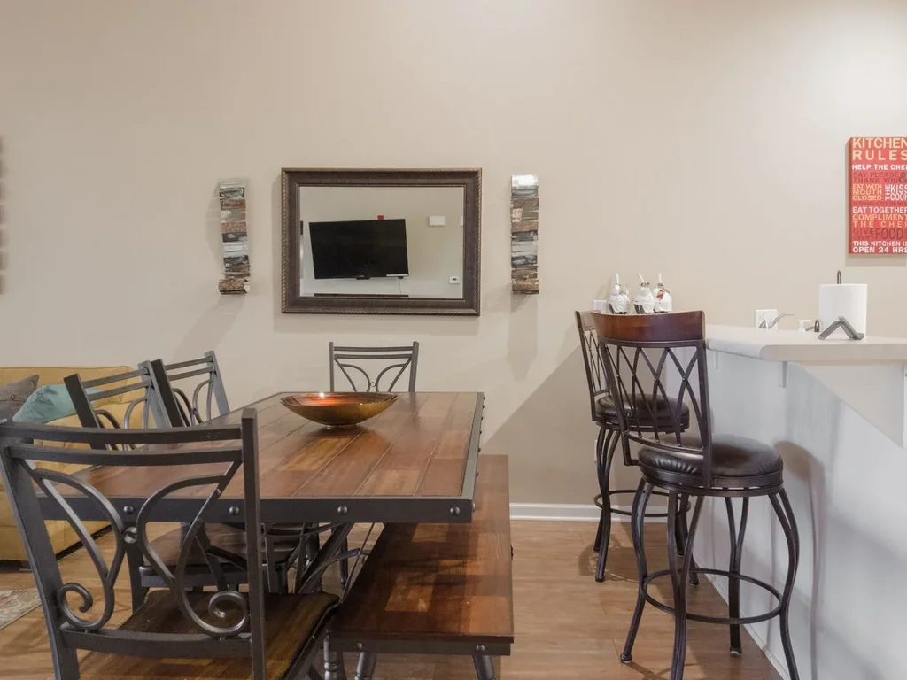 Peaceful Condo, Near It All