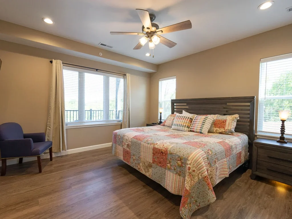 Walk-In Sunshine Condo