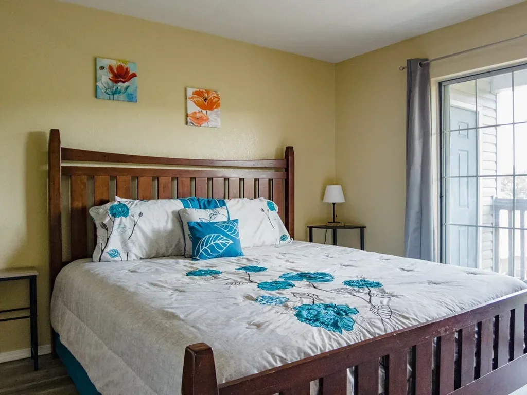 Balcony Bliss – Ozark View Condo
