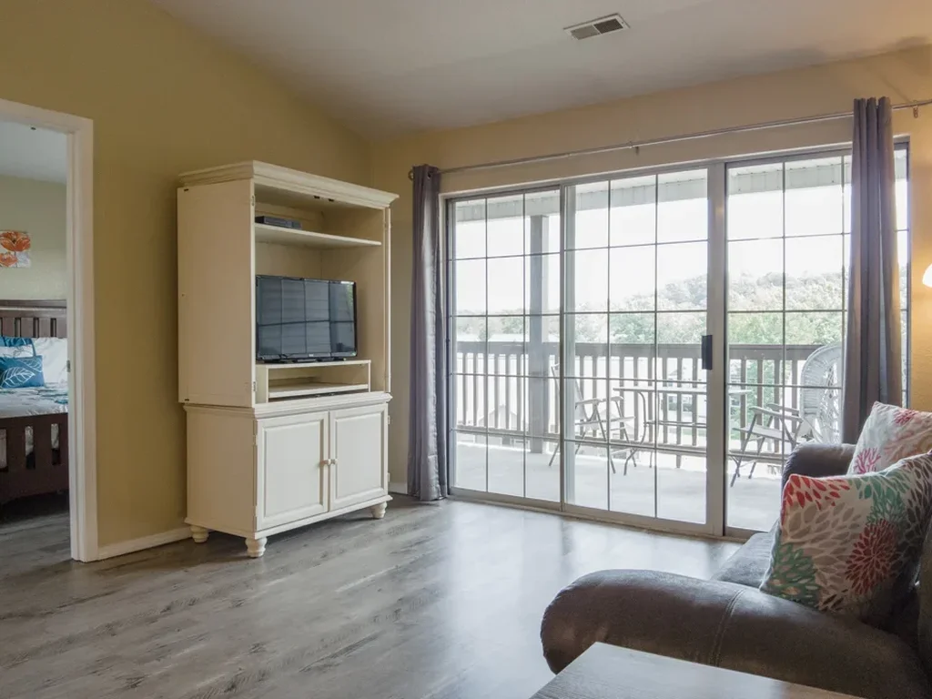 Balcony Bliss – Ozark View Condo