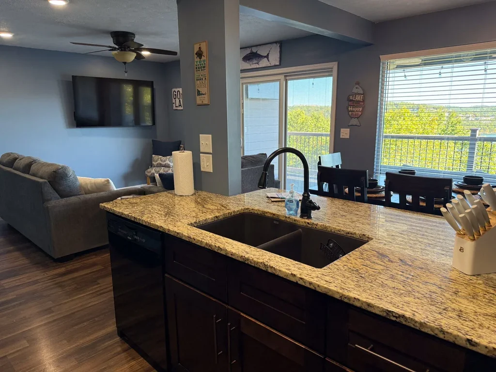 Aqua Serenity – Relax in a Condo