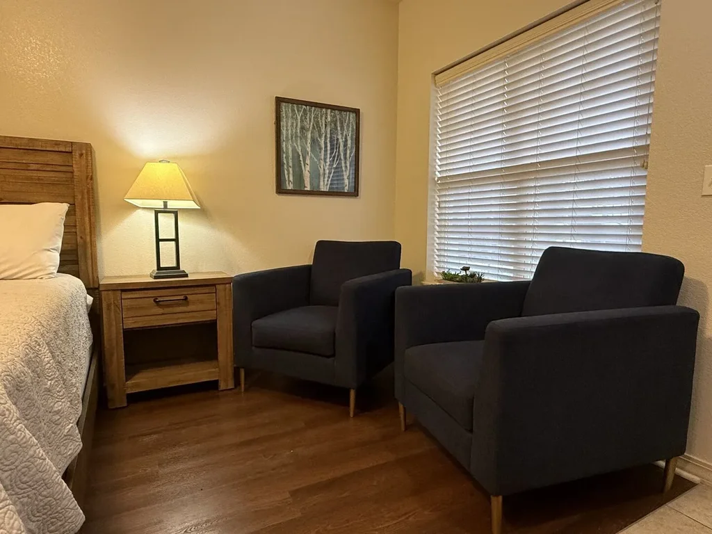 Lively Escape -Walk-In Condo