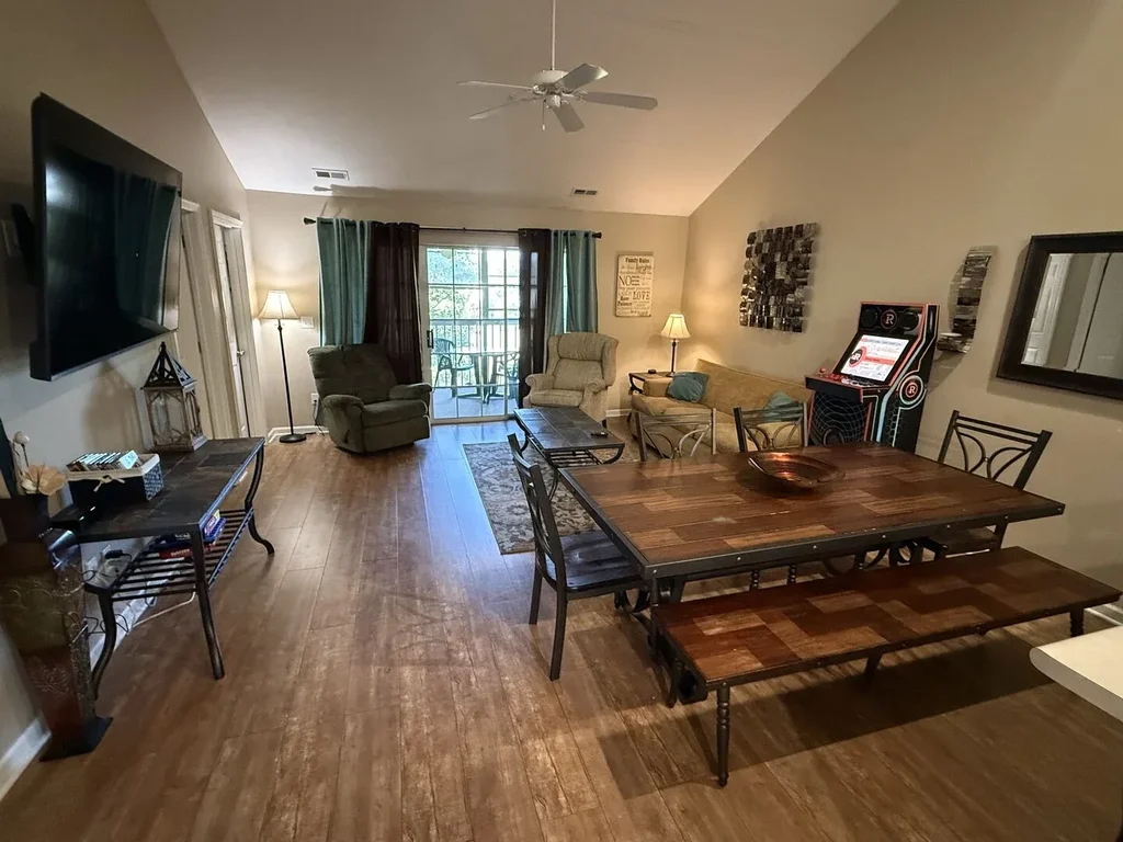 Peaceful Condo, Near It All