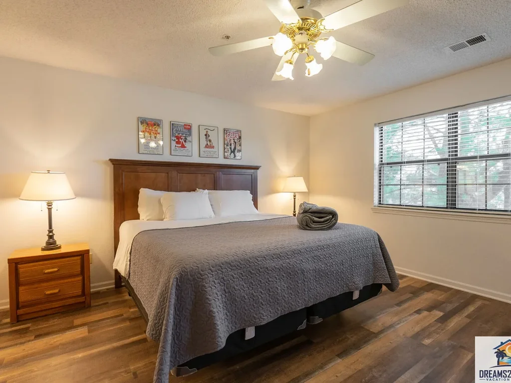 Step-Free Condo, Ozark Charm