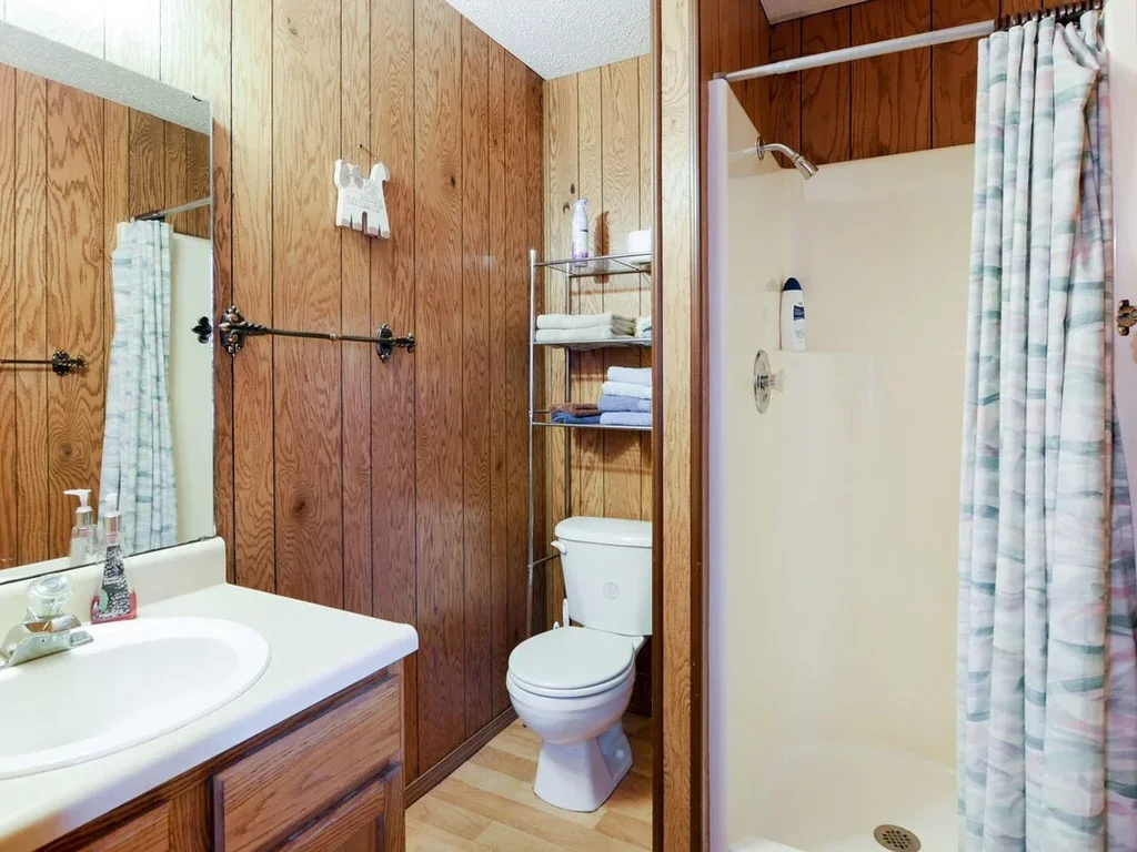 Quail Cove 1 Lakefront Studio Boat Slip Optional