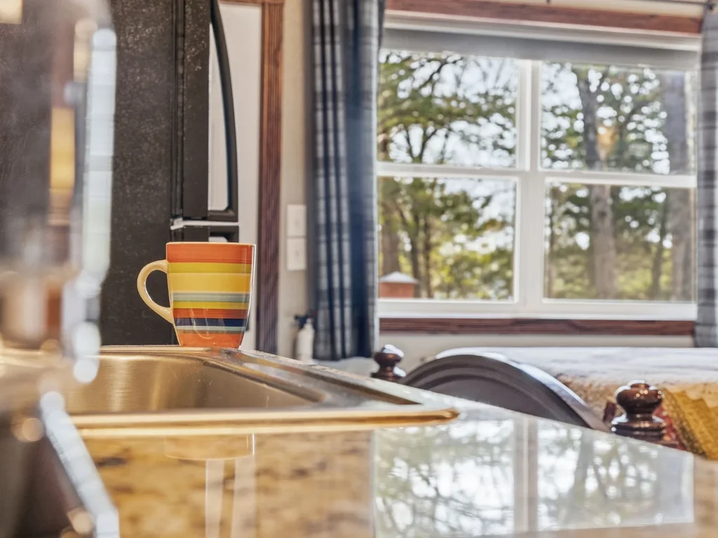 Wake Up on the Water | Lakefront Studio