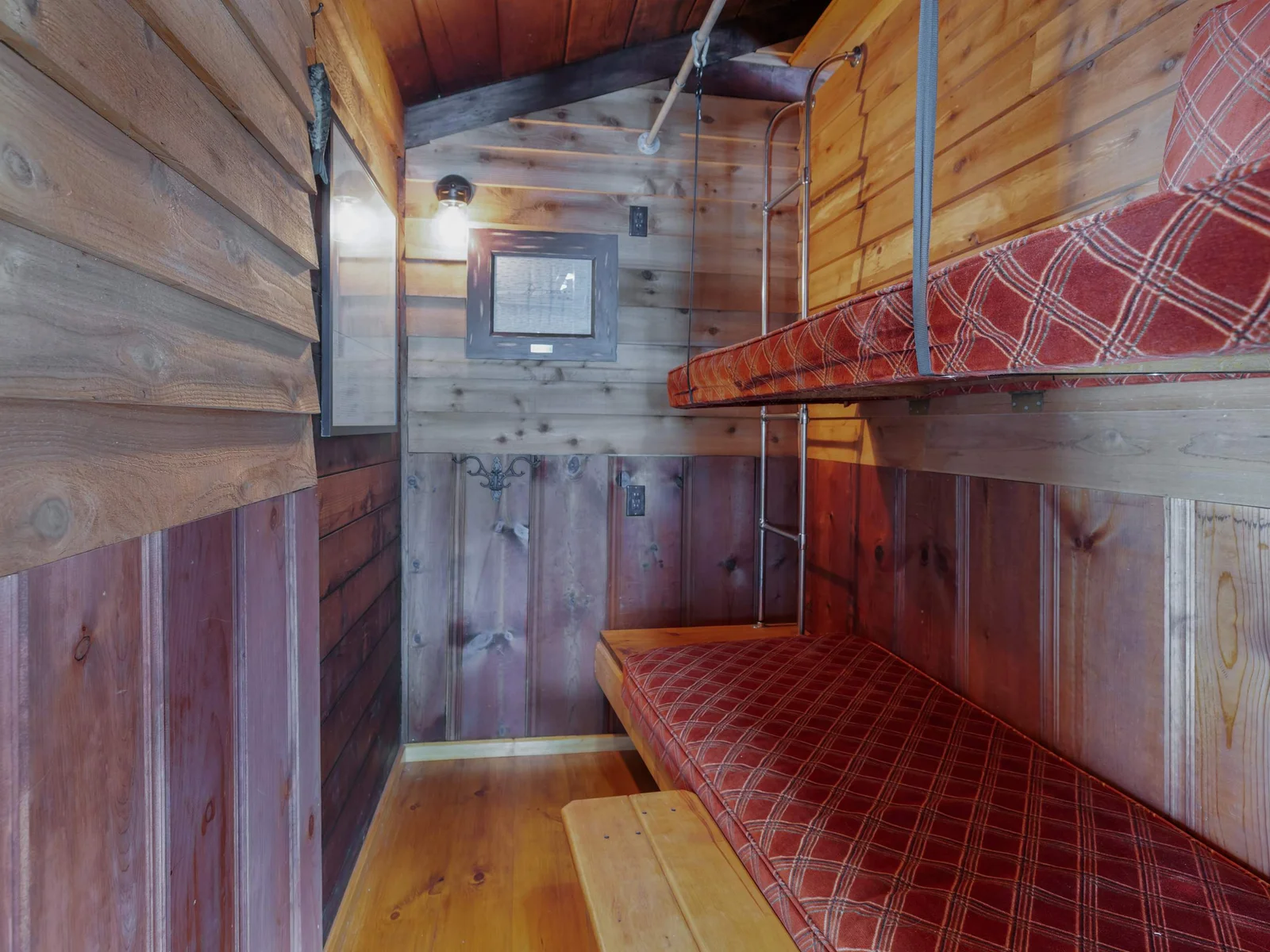 Kid's bunkroom with two twin sleeping areas. Please use with caution as there is no railing.