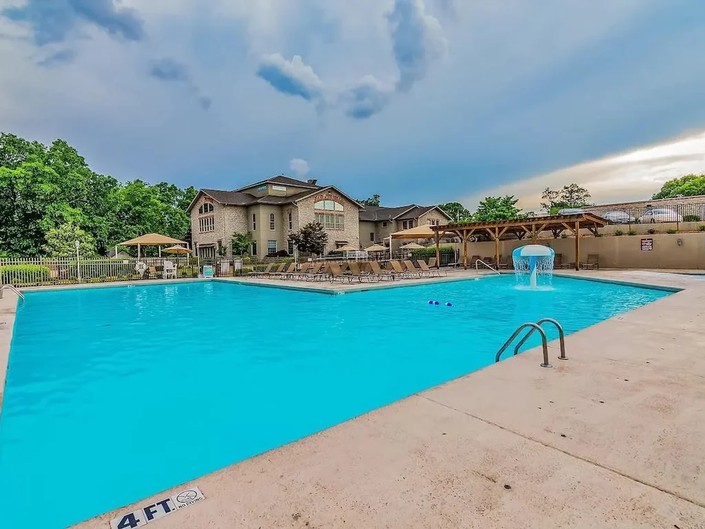 Highland Pointe Condo with Indoor and Outdoor Pools and Hot Tub