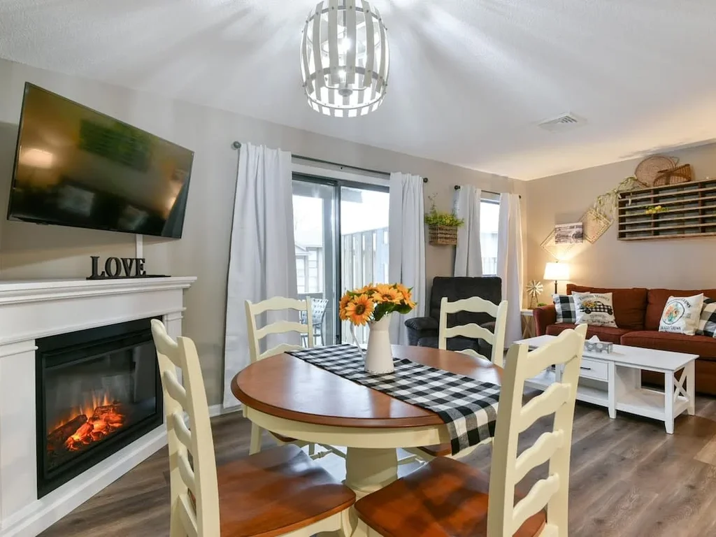 Indoor Pool, Hot Tub & Fairway Views Condo!