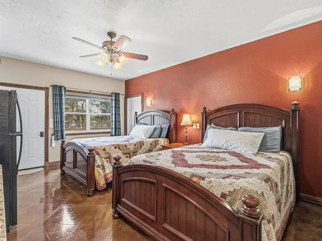 Wake Up on the Water | Lakefront Studio
