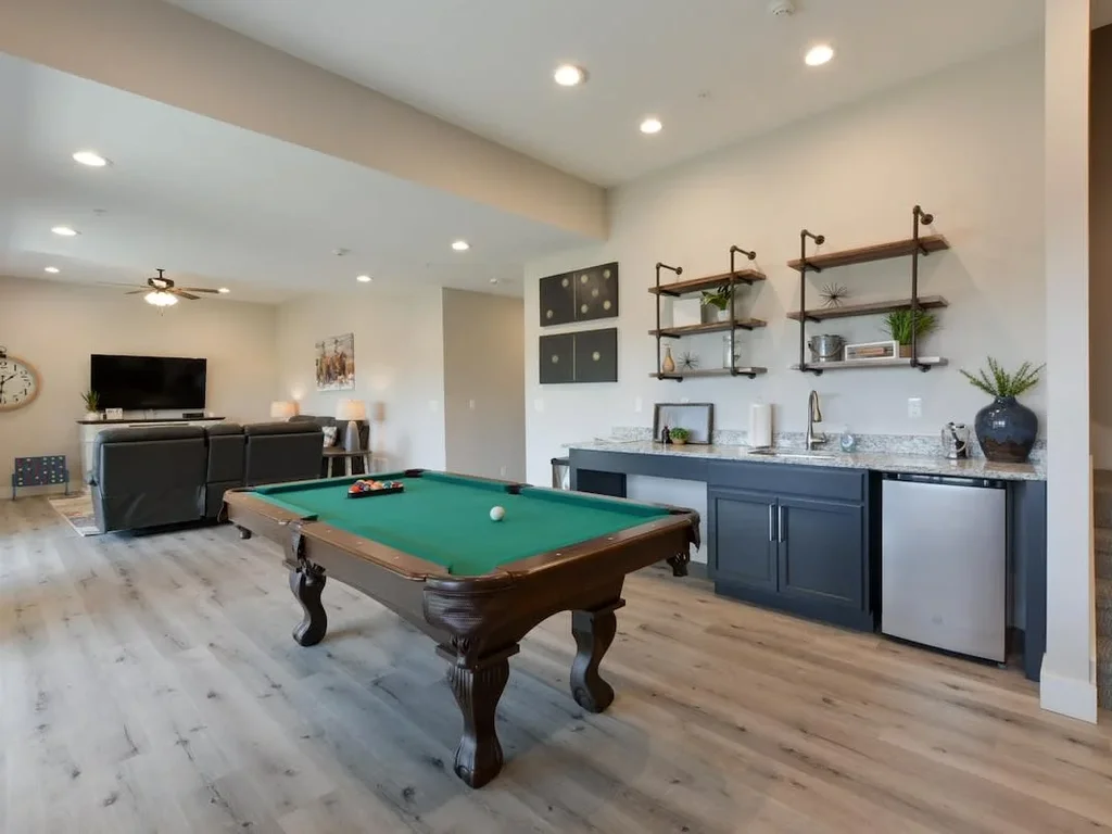 Journey’s Remedy -Lake View! Sleeps 30!
