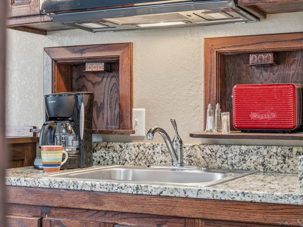 Escape to the Lake | Charming Waterfront Studio