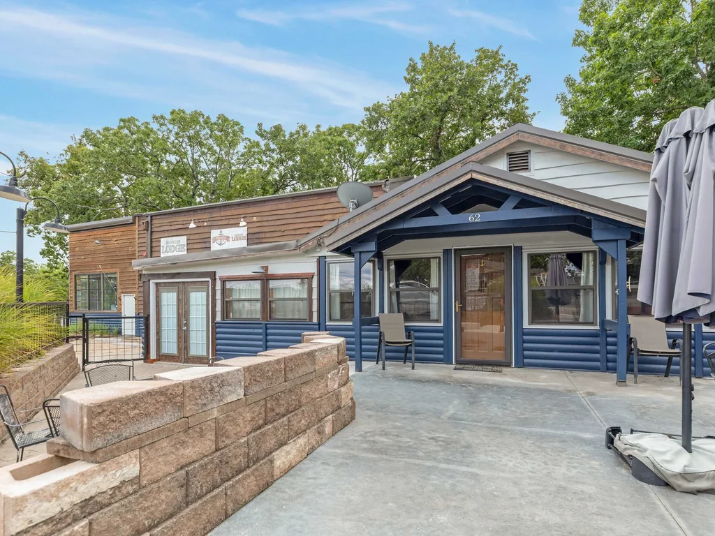 Panacea Boathaus Lodge – Outdoor Pool, Boat Slips