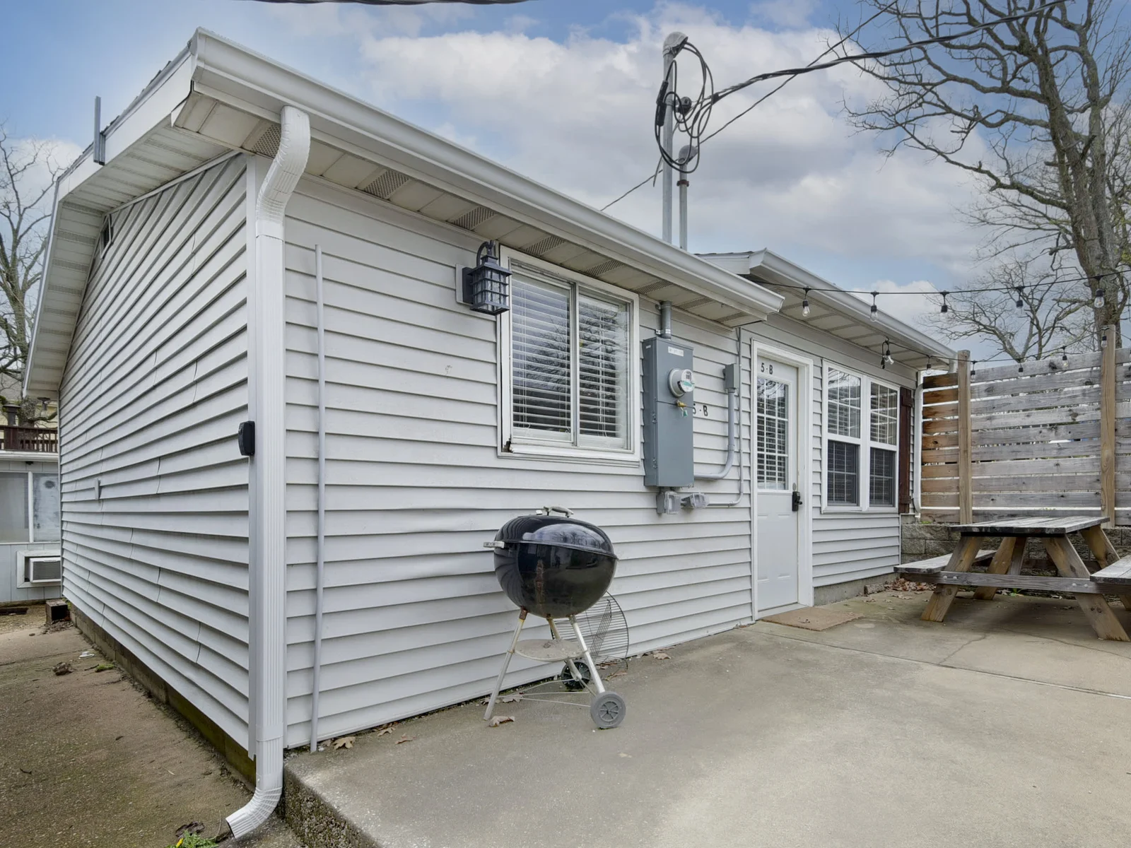 Outdoor area showing the grill and the walkway in front of the cottage.