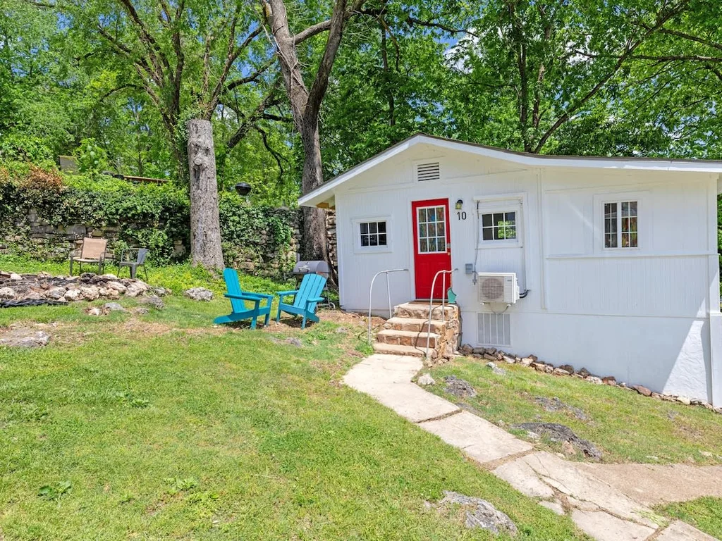 Escape the Rush in this Cozy Cottage Retreat