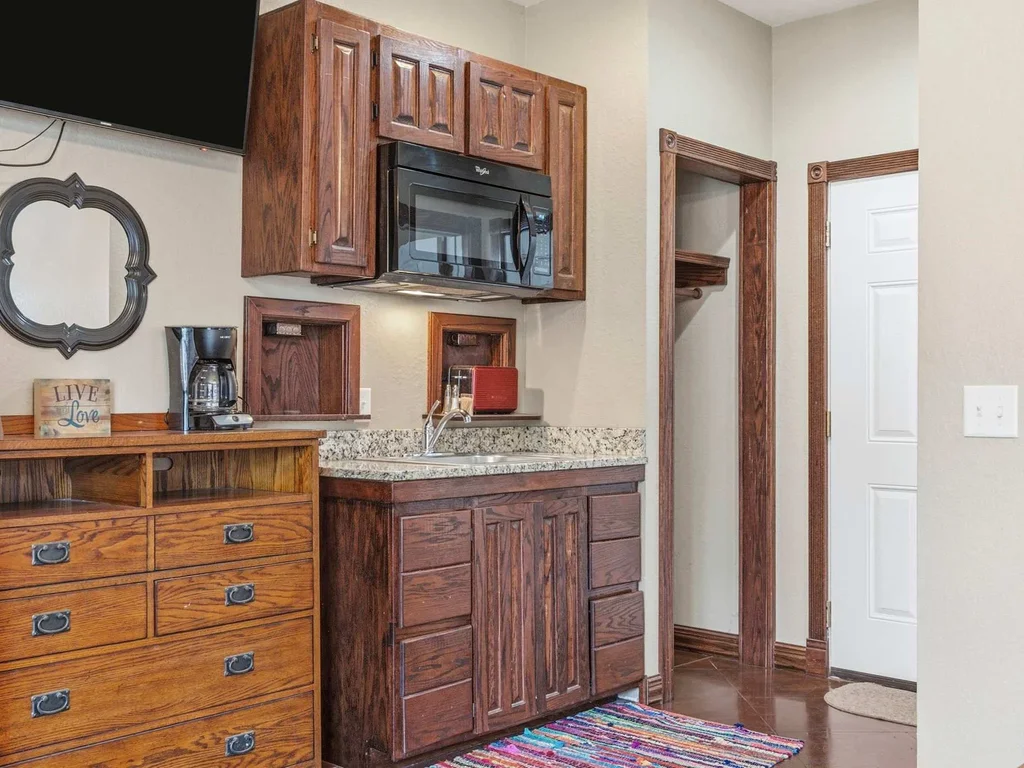 Escape to the Lake | Charming Waterfront Studio