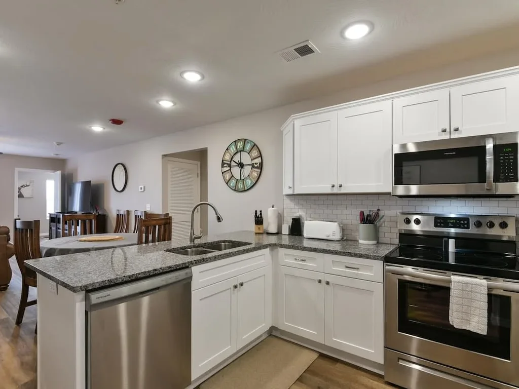 Mystic Cove Condo – Pool – Perfect location
