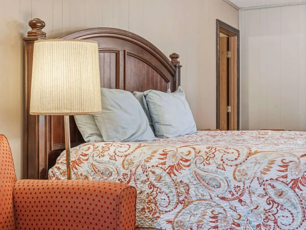 Lakefront Hideaway | Boat Slip, Views & Relaxation